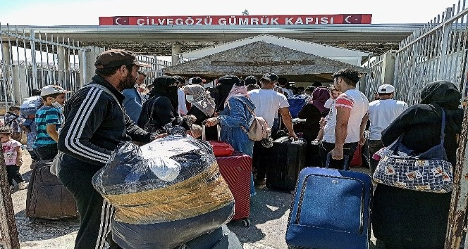 Sınır Kapısı'ndan geçişler devam ediyor